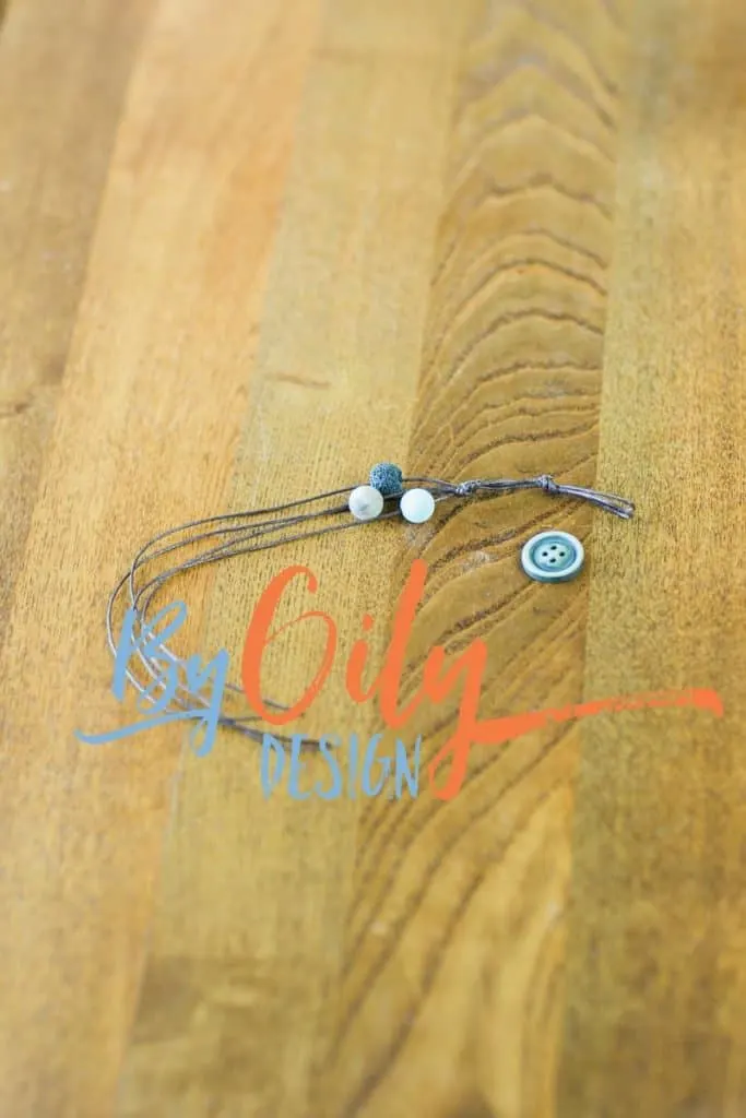 Super easy DIY essential oil diffuser bracelet using Lava rock beads and stone. How to make a diffuser bracelet and how to wear essential oils.www.byoilydesign.com YL#3177383